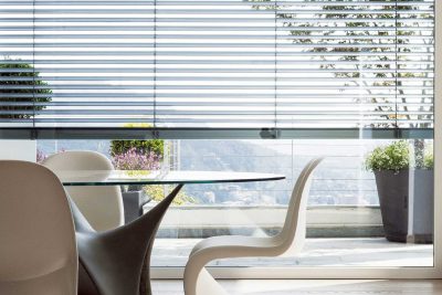 Dettagli artigianali di falegnameria per interni su misura